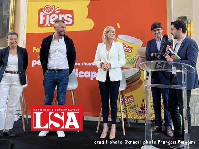Trois représentants des distributeurs partenaires de Fiers : Auchan, Intermarché, Carrefour présents au lancement de Fiers.