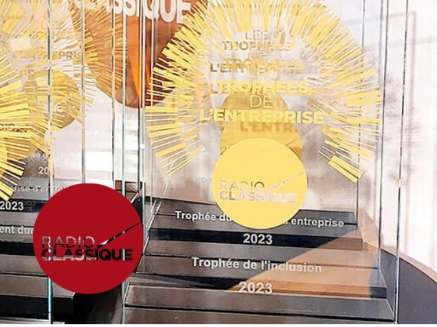 Photo des Trophées de l’Entreprise Radio Classique et gros plan sur le trophée de l'inclusion.